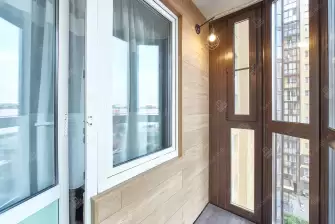 Отделка балкона ламинатом с утеплением и остеклением Рехау 