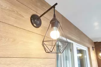 Отделка балкона ламинатом с утеплением и остеклением Рехау 