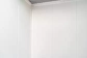 Отделка балкона панелями ПВХ с остеклением Рехау