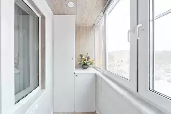 Отделка балкона ламинатом