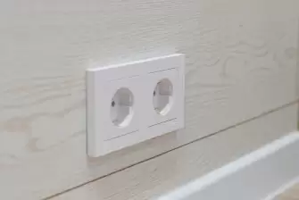 Отделка ламинатом Г-образного балкона с утеплением