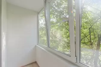 Объединение уютного балкона с комнатой