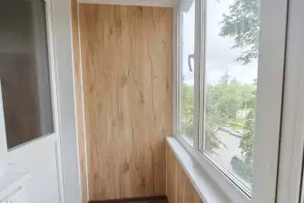 Отделка ПВХ 2-метровой лоджии