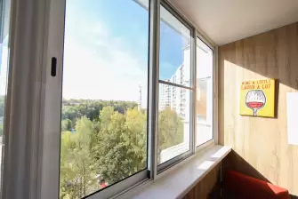 Отделка ПВХ панелями и холодное остекление на балконе