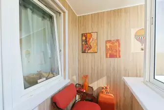 Отделка ПВХ панелями и холодное остекление на балконе