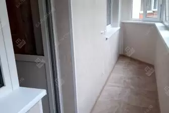 Остекление и отделка балкона Лодочка