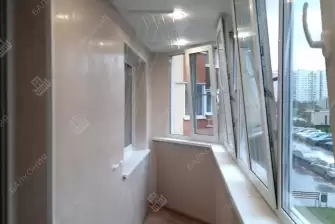 Остекление и отделка балкона Лодочка