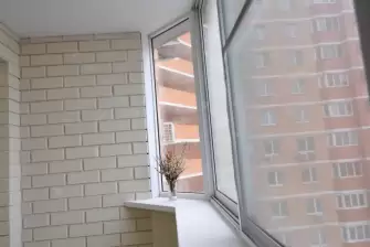 Отделка балкона Лодочка под ключ с холодным остеклением