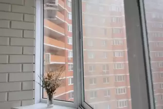 Отделка балкона Лодочка под ключ с холодным остеклением