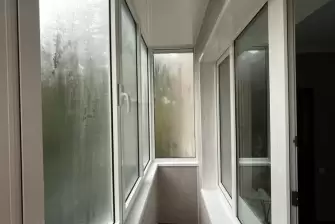 Отделка и остекление П-образного балкона без утепления, в кирпичном доме