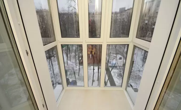 Панорамное остекление балкона 